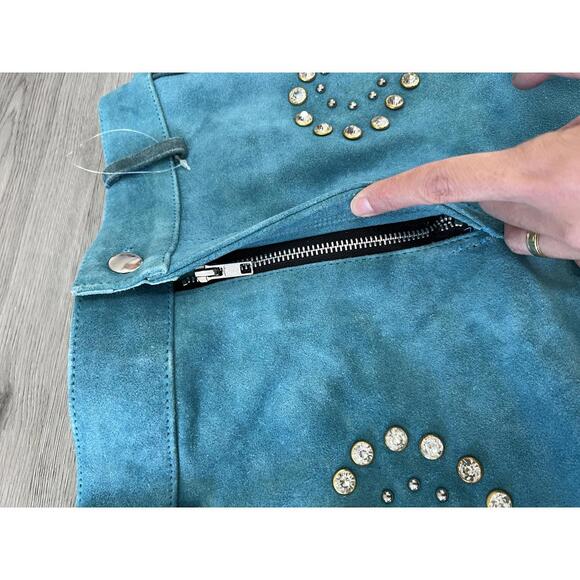 Understated Leather Wanted Shorts in Turquoise Stone - Picture 7 of 9